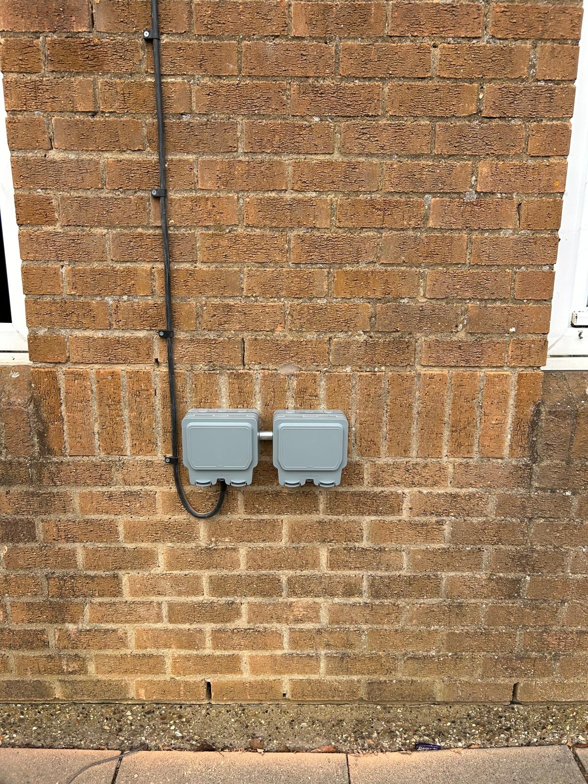 Outdoor socket install